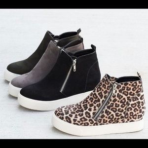 BLACK Zipper Sneaker